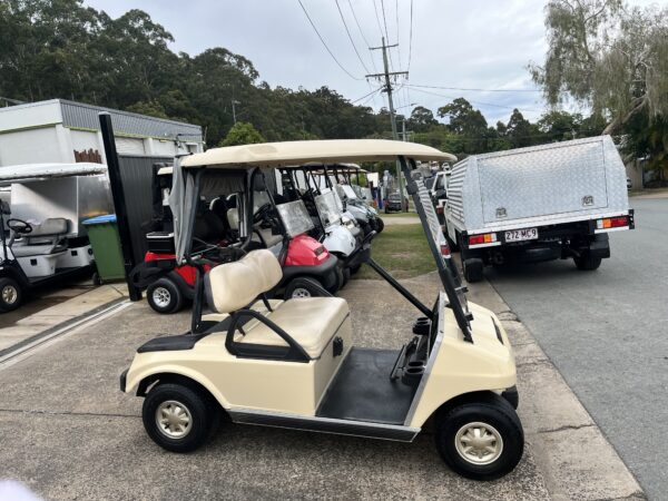 Club Car Ds, 2004, Beige 2 Seat U295 (4)