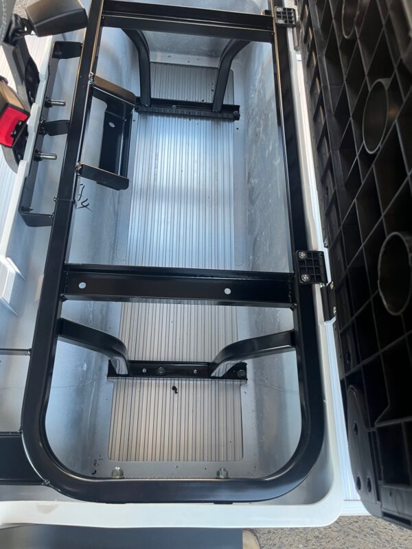 Magnum 6 Seat Community Rc E785 (4)
