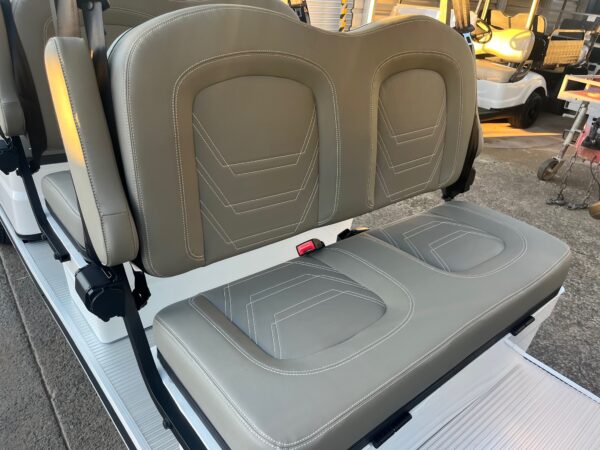 Magnum 6 Seat Community Rc E785 (7)