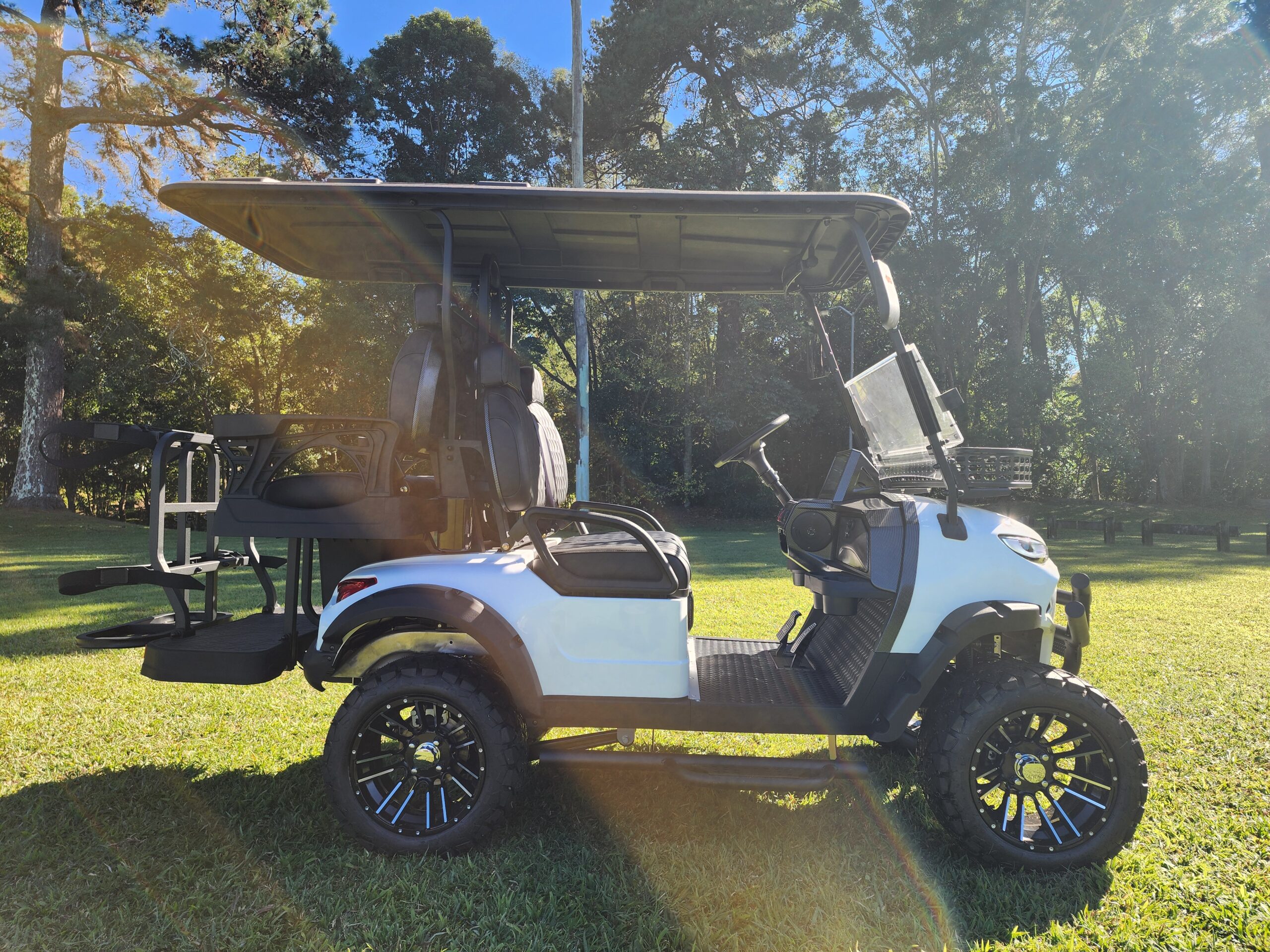 White Yaxi 4 Seater.jpg12