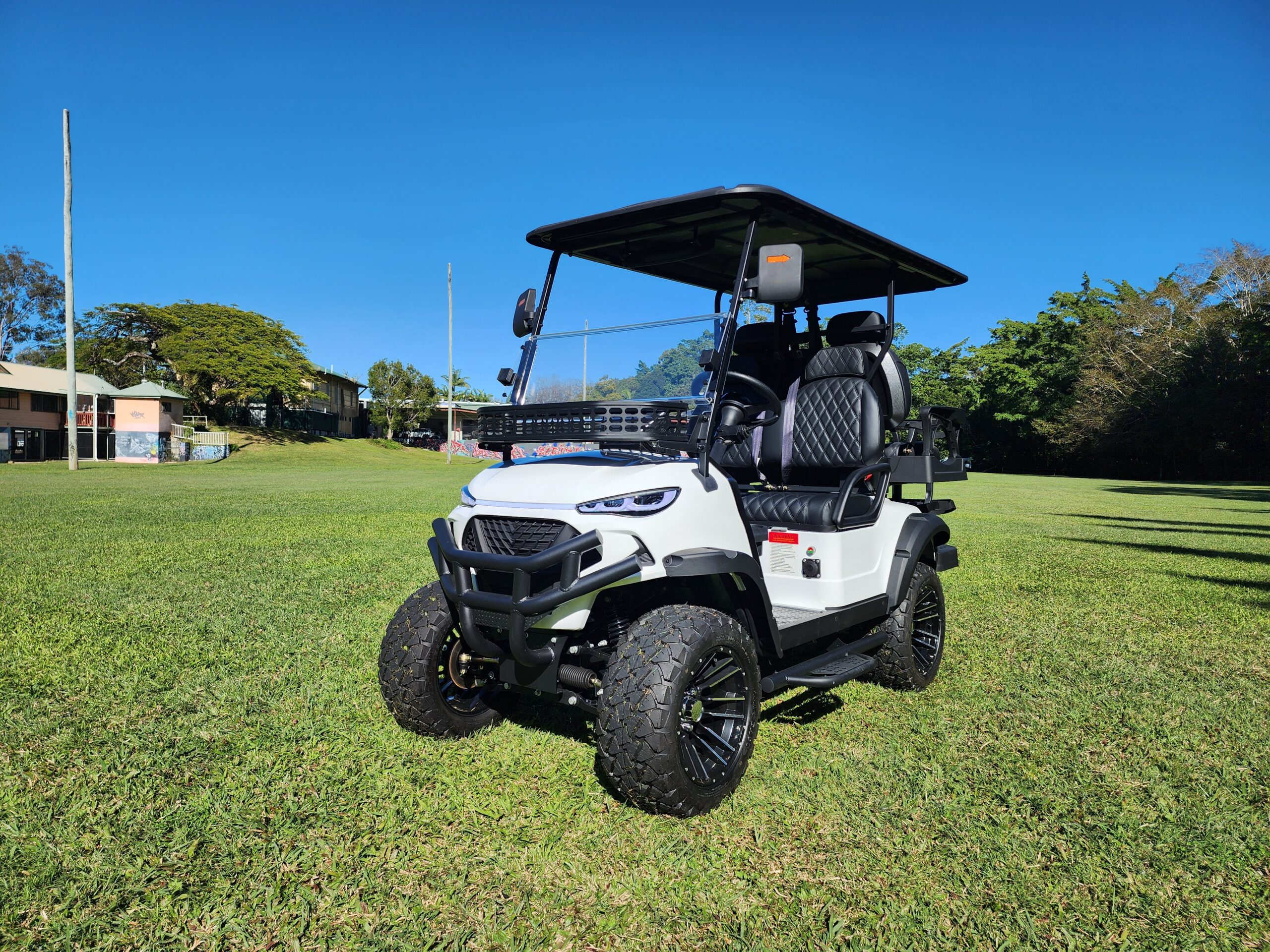 White Yaxi 4 Seater.jpg2