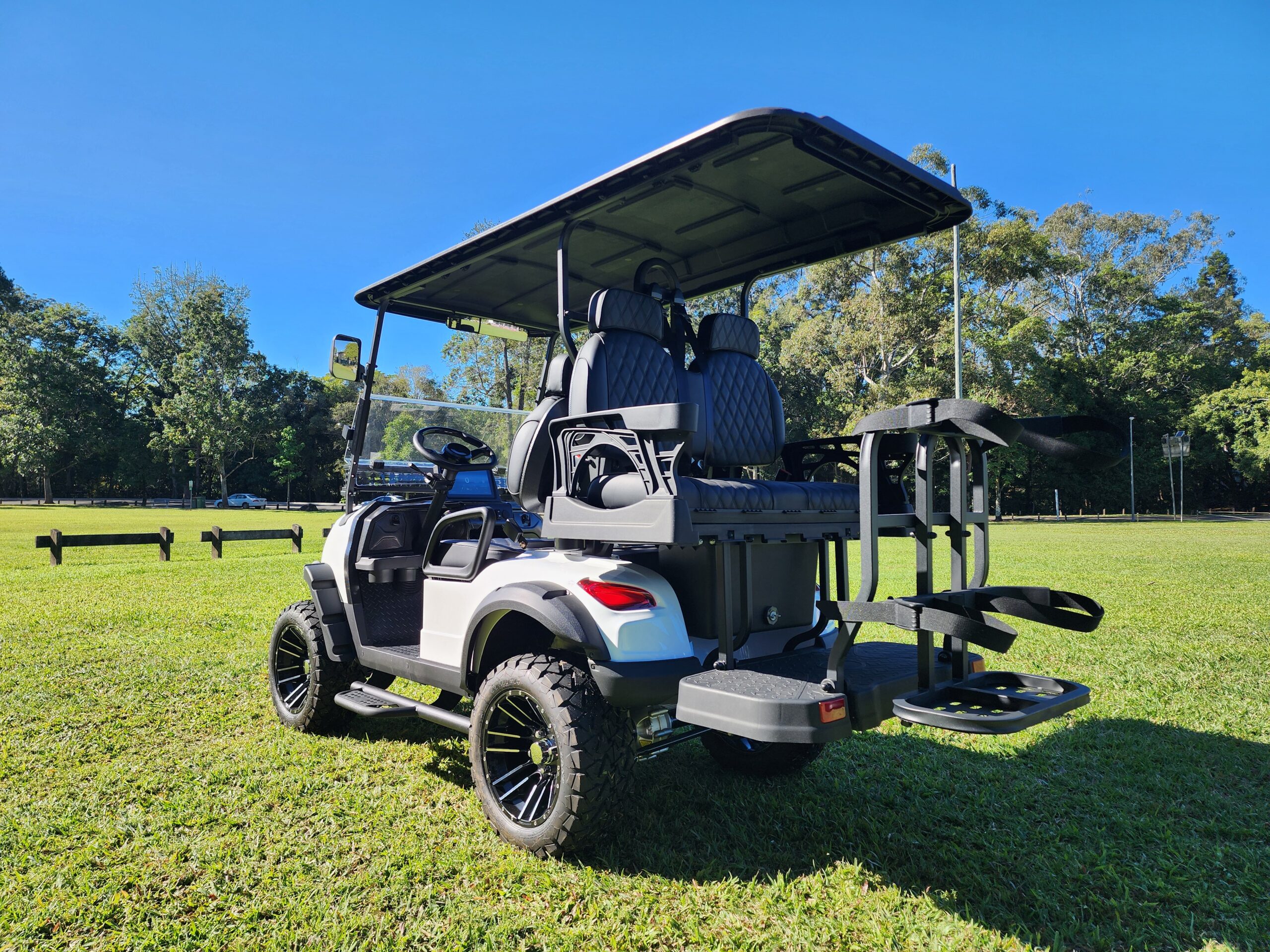 White Yaxi 4 Seater.jpg3