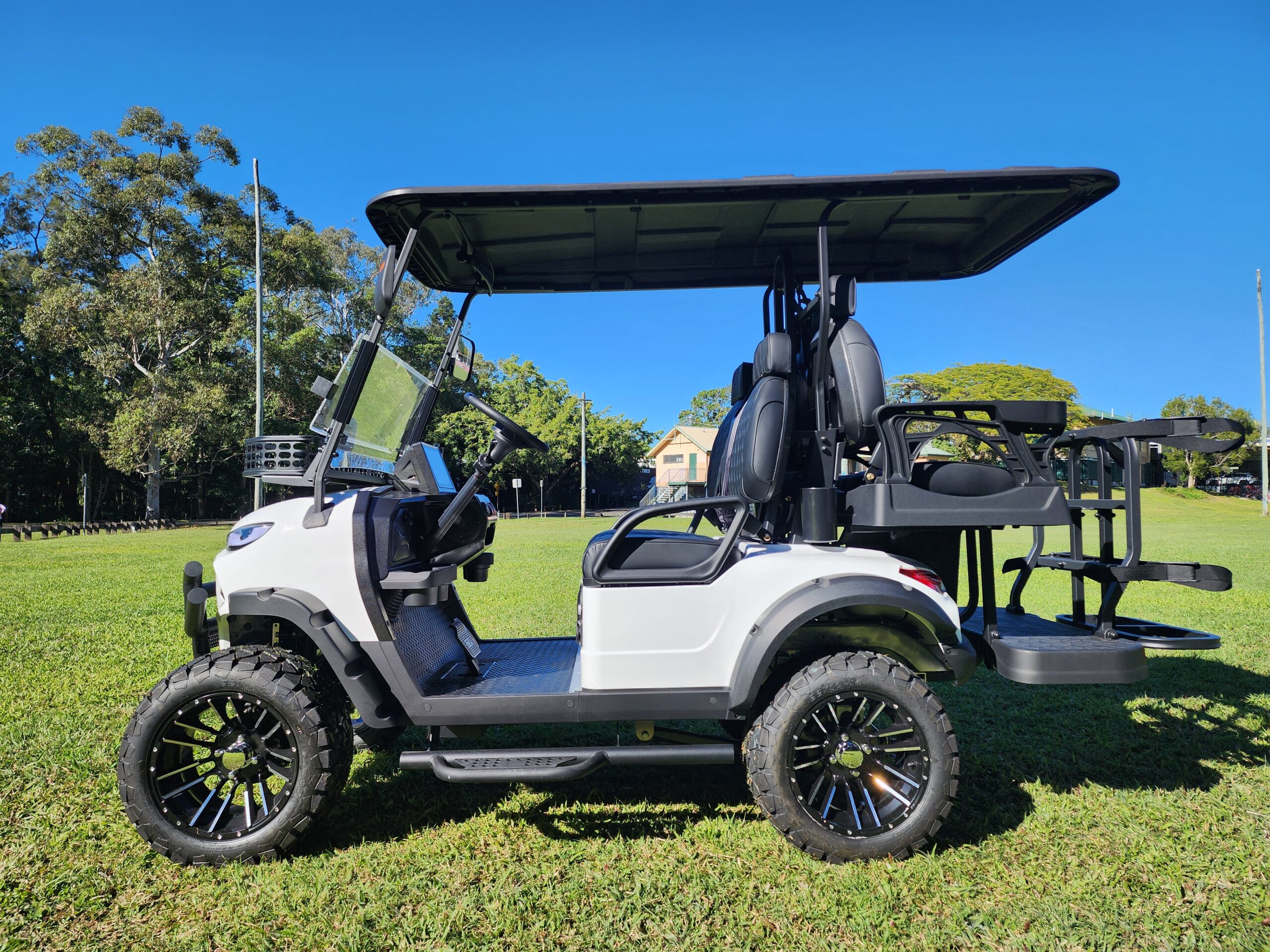 White Yaxi 4 Seater.jpg4