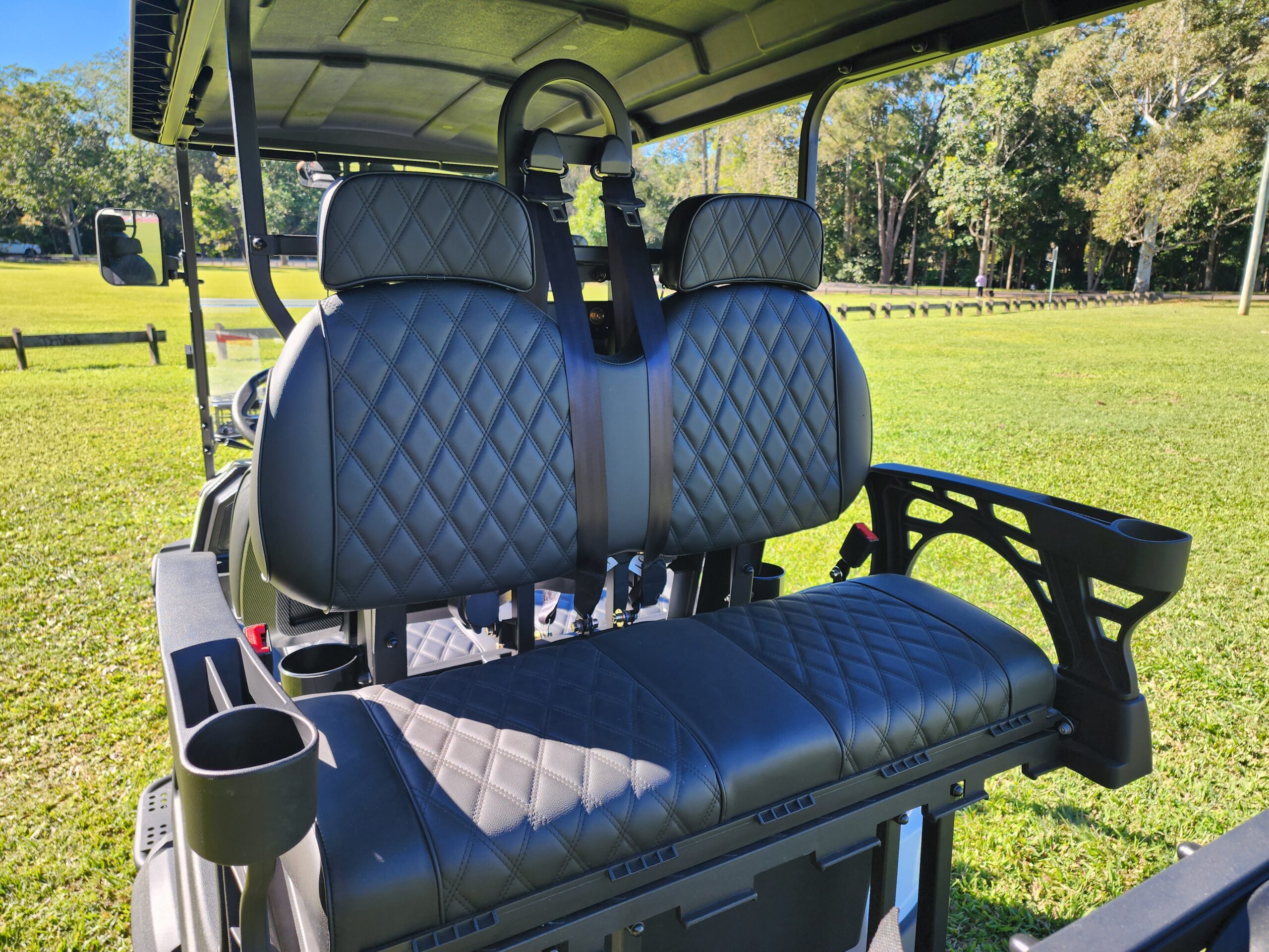 White Yaxi 4 Seater.jpg5