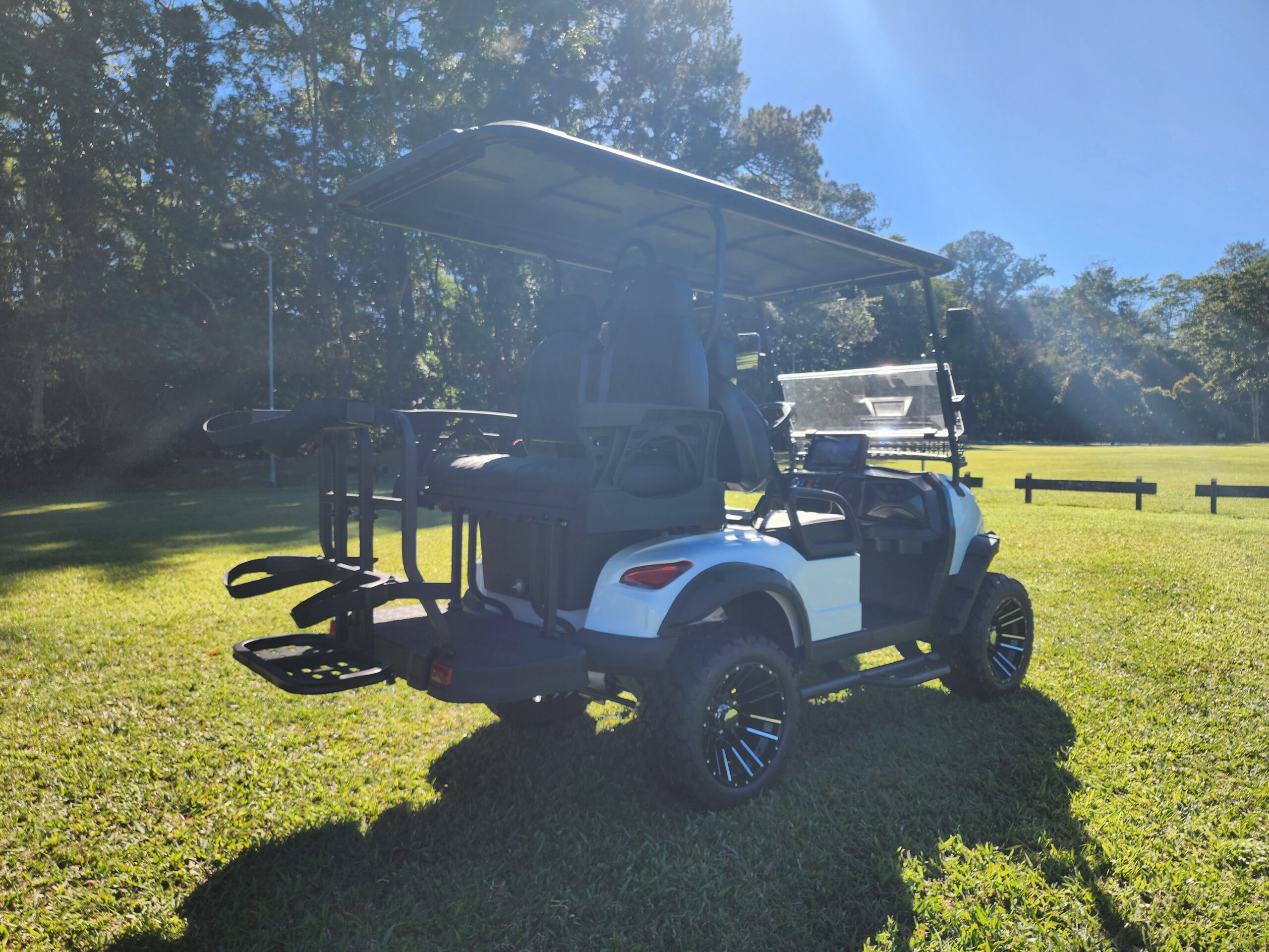 White Yaxi 4 Seater.jpg9